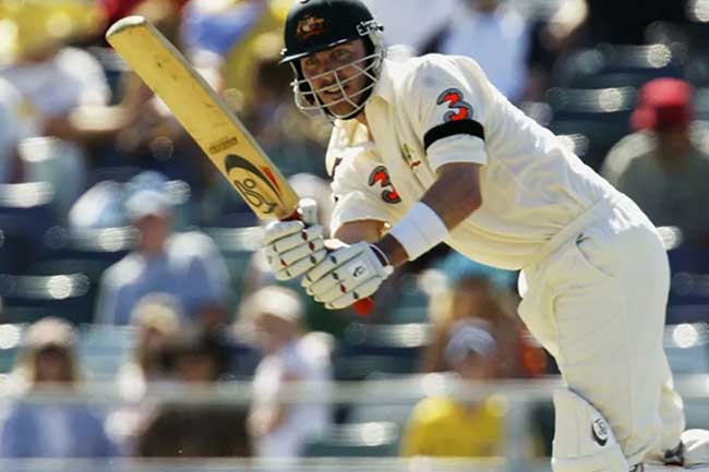 ඔස්ට්රේලියානු හිටපු සුපිරි ක්රිකට් කීඩකයෙකු රෝහල් ගත කෙරේ